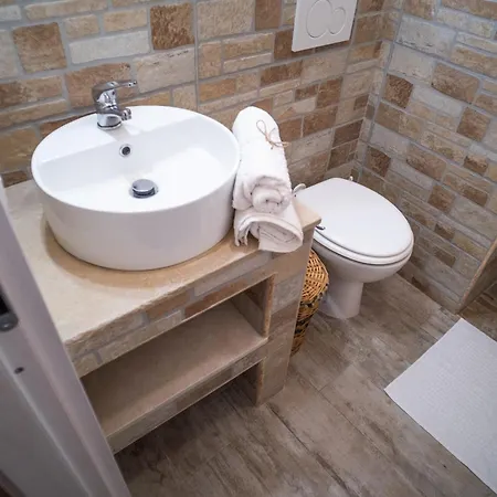 Bianca Lamia Konukevi 3*