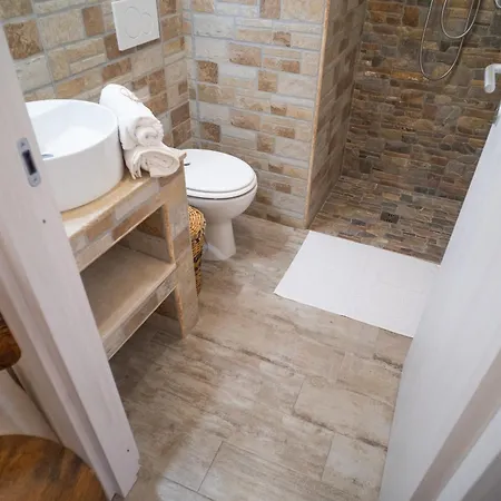 Bianca Lamia Konukevi 3*